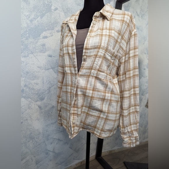 Old Navy Tops - Old Navy Pleated Tan Long Sleeve Boyfriend Shirt size L